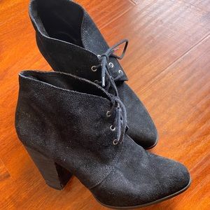 Women’s size 10 BCBGeneration black heeled lace up ankle boots